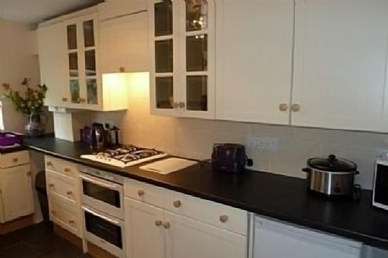 Cottage Centre Of Keswick 4 Bedrooms 2 Bathrooms Sleeps 8/10 With Parking.