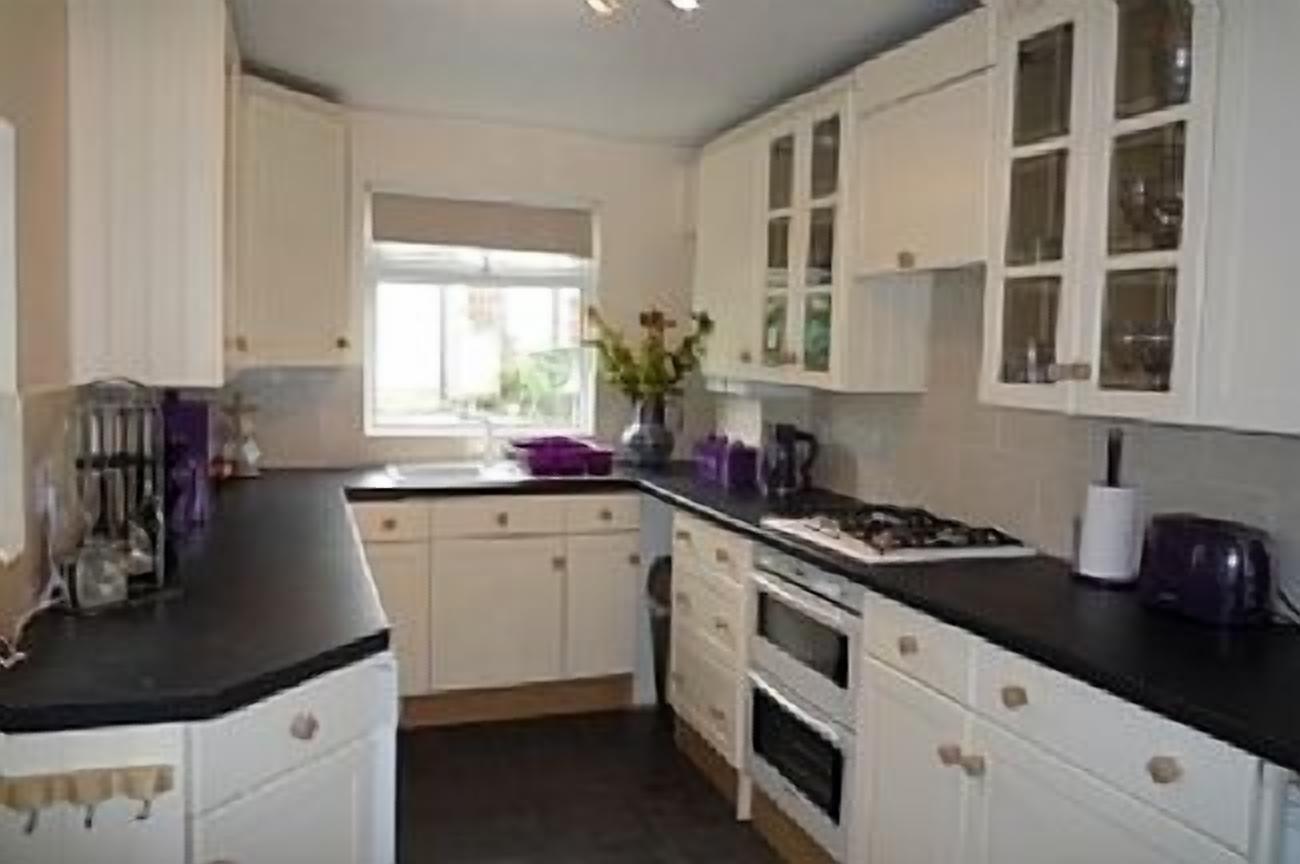 Cottage Centre Of Keswick 4 Bedrooms 2 Bathrooms Sleeps 8/10 With Parking.