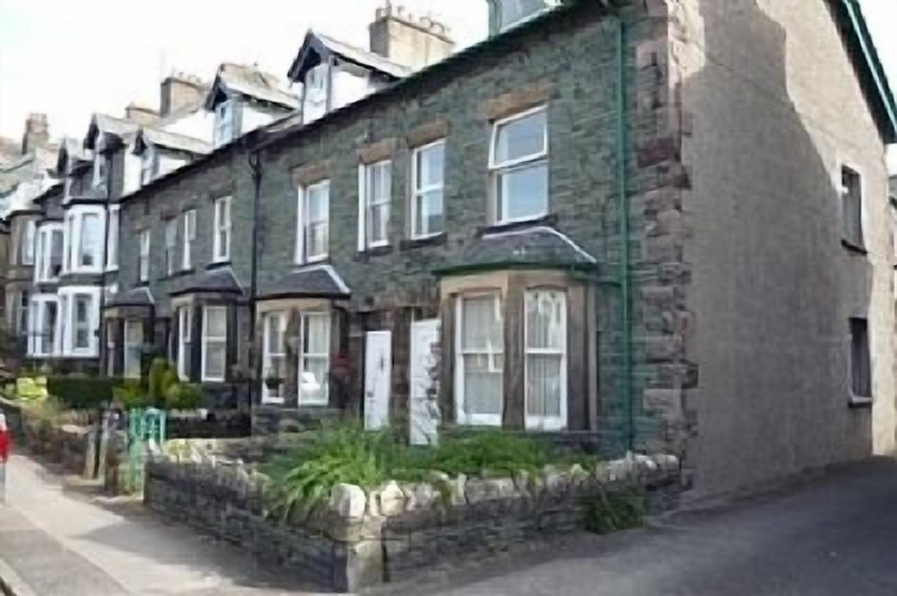 Cottage Centre Of Keswick 4 Bedrooms 2 Bathrooms Sleeps 8/10 With Parking.