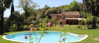Traditional farmhouse in a rural setting just 7km from Girona. For 14 people.