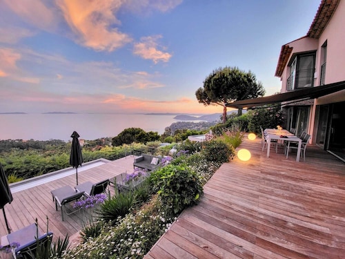 "L'Arbousier" with superb view of the Golden Islands, sleeps 12, heated pool.