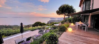 "L'Arbousier" avec superbe vue sur les Îles d'Or, 12 pers.,  piscine chauffée.