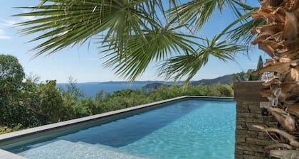"L'Arbousier" with superb view of the Golden Islands, sleeps 12, heated pool.