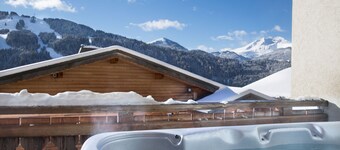 Moderne 4-sengs hytte med boblebad, fantastisk utsikt over Morzine