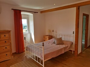 4 Schlafzimmer, Bügeleisen/Bügelbrett, WLAN, Bettwäsche