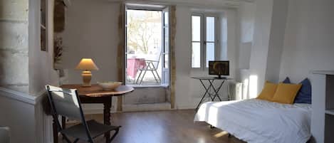 1 habitación y ropa de cama