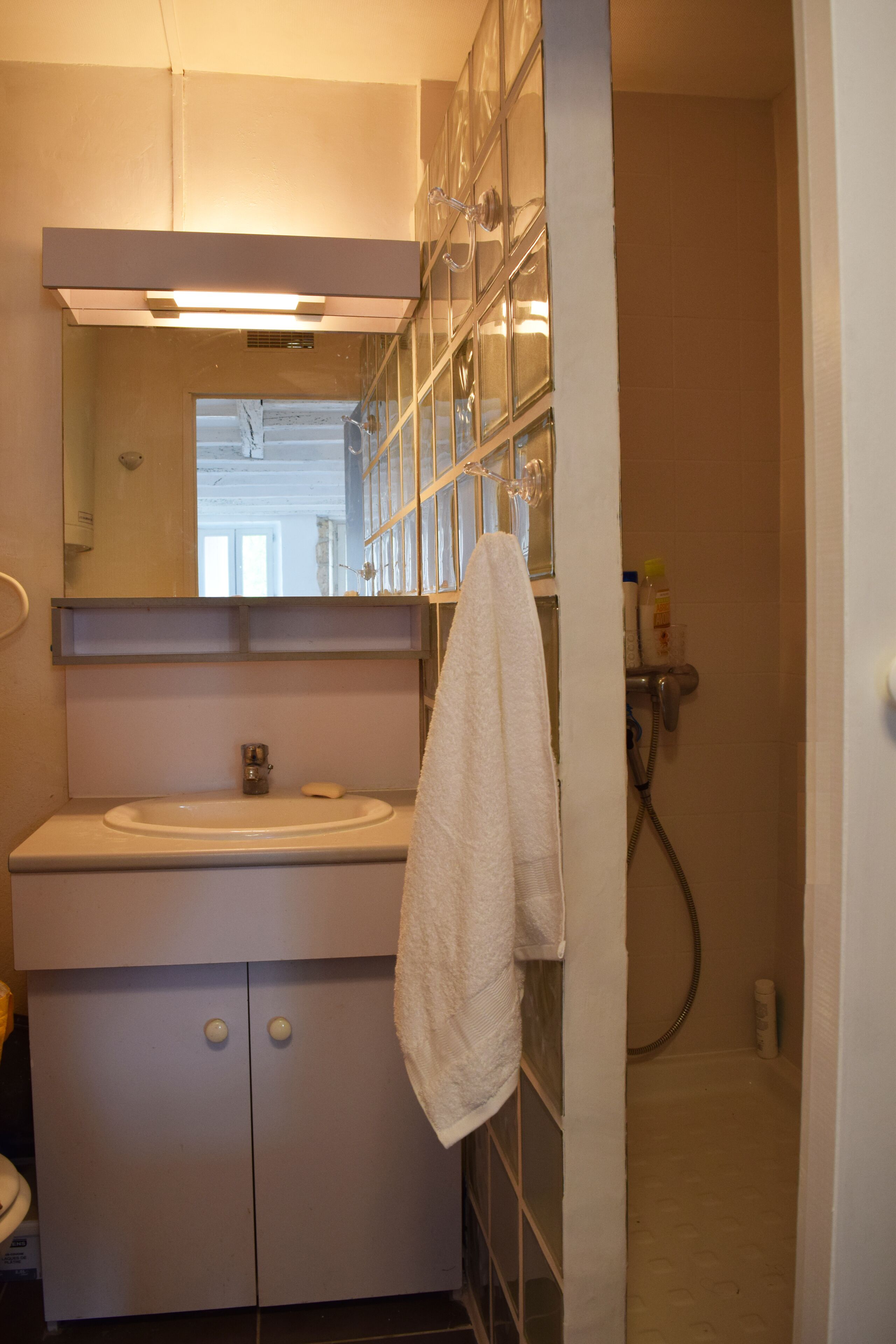 very bright 26 m2 studio with large terrace, historic center of La Rochelle