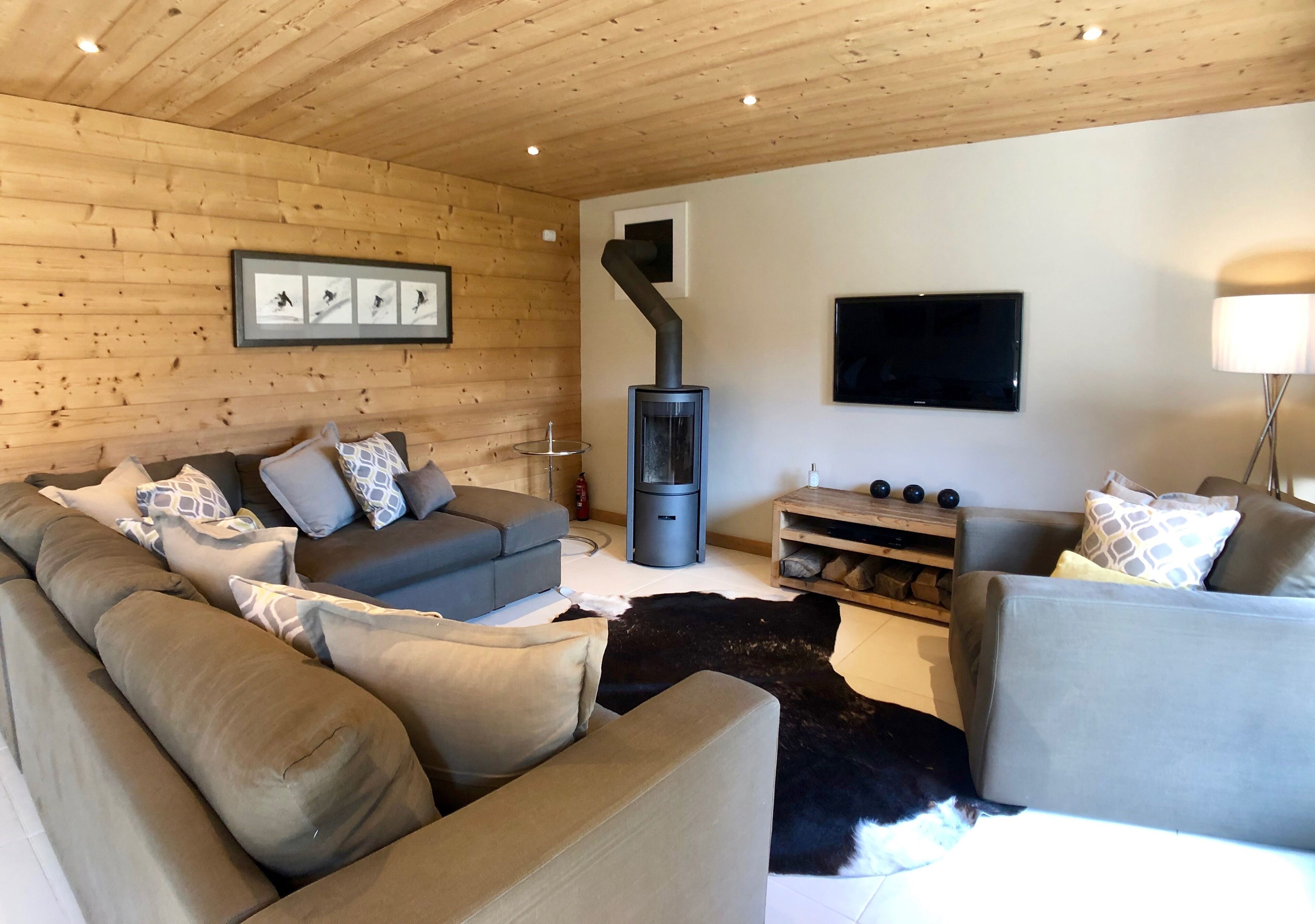 TV connectée, jeux vidéo, lecteur de DVD, livres