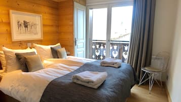 6 bedrooms, iron/ironing board, travel cot, WiFi