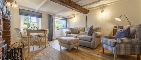 Televisión y chimenea