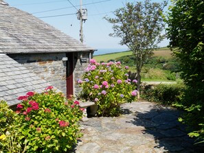 Property grounds - Spacious Cottage With Sea Views (Trevillett)