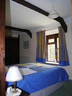 2 chambres, fer et planche à repasser, Wi-Fi gratuit, draps fournis