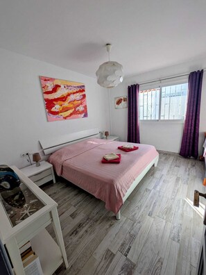 3 quartos, ferros/tábuas de passar roupa, Wi-Fi, roupa de cama