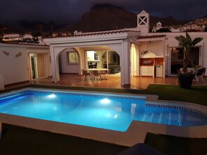 A heated pool - House / Villa - FANABE (Fanabe)