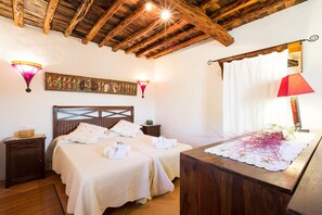 7 Schlafzimmer, Zimmersafe, BĂŒgeleisen/BĂŒgelbrett, Reisekinderbett