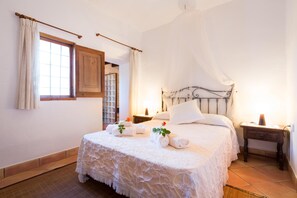 7 bedrooms, in-room safe, iron/ironing board, travel crib