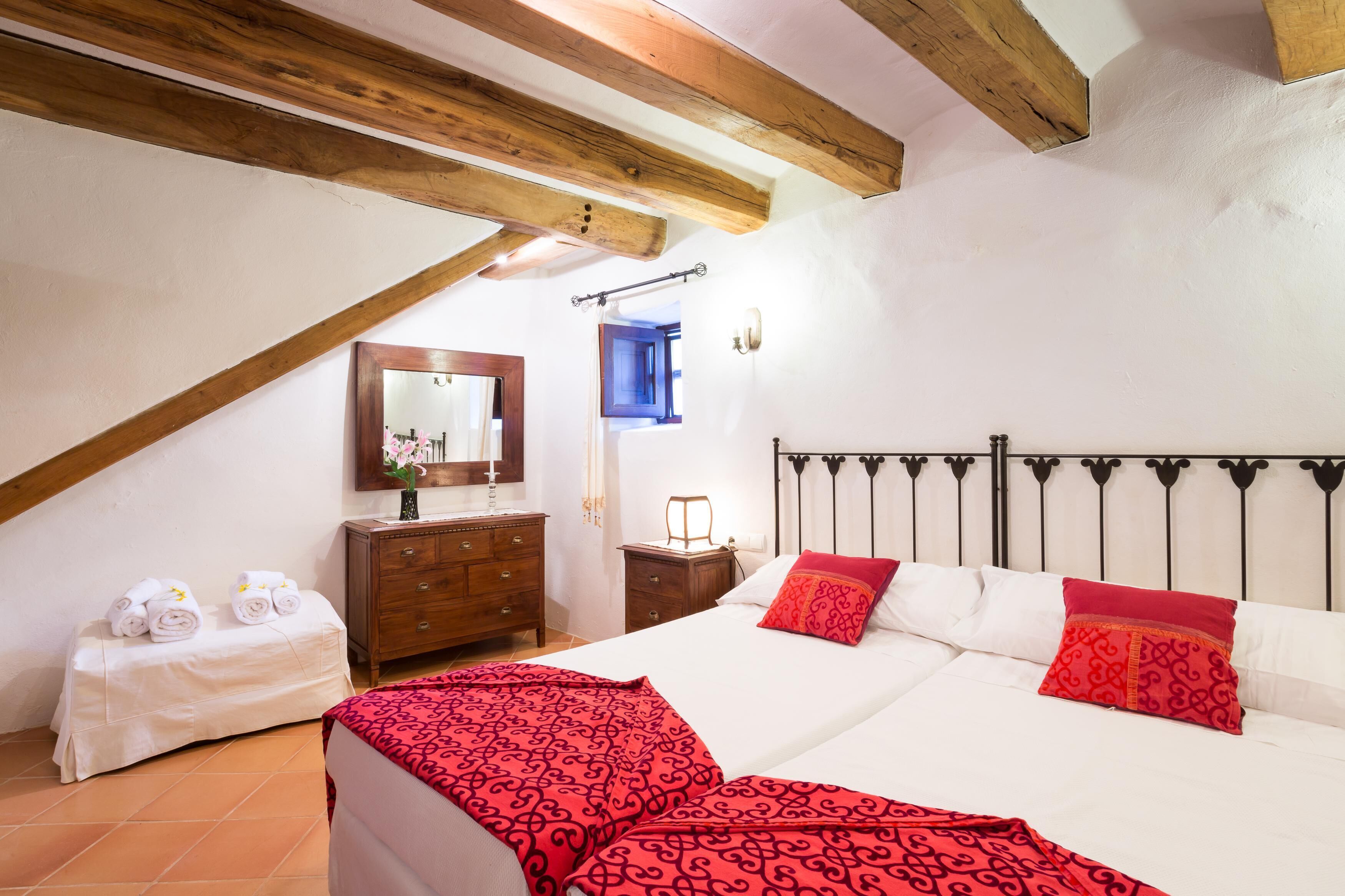 7 bedrooms, in-room safe, iron/ironing board, travel crib