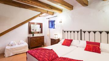 7 bedrooms, in-room safe, iron/ironing board, travel crib