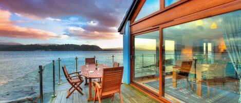 屋外ダイニングエリア