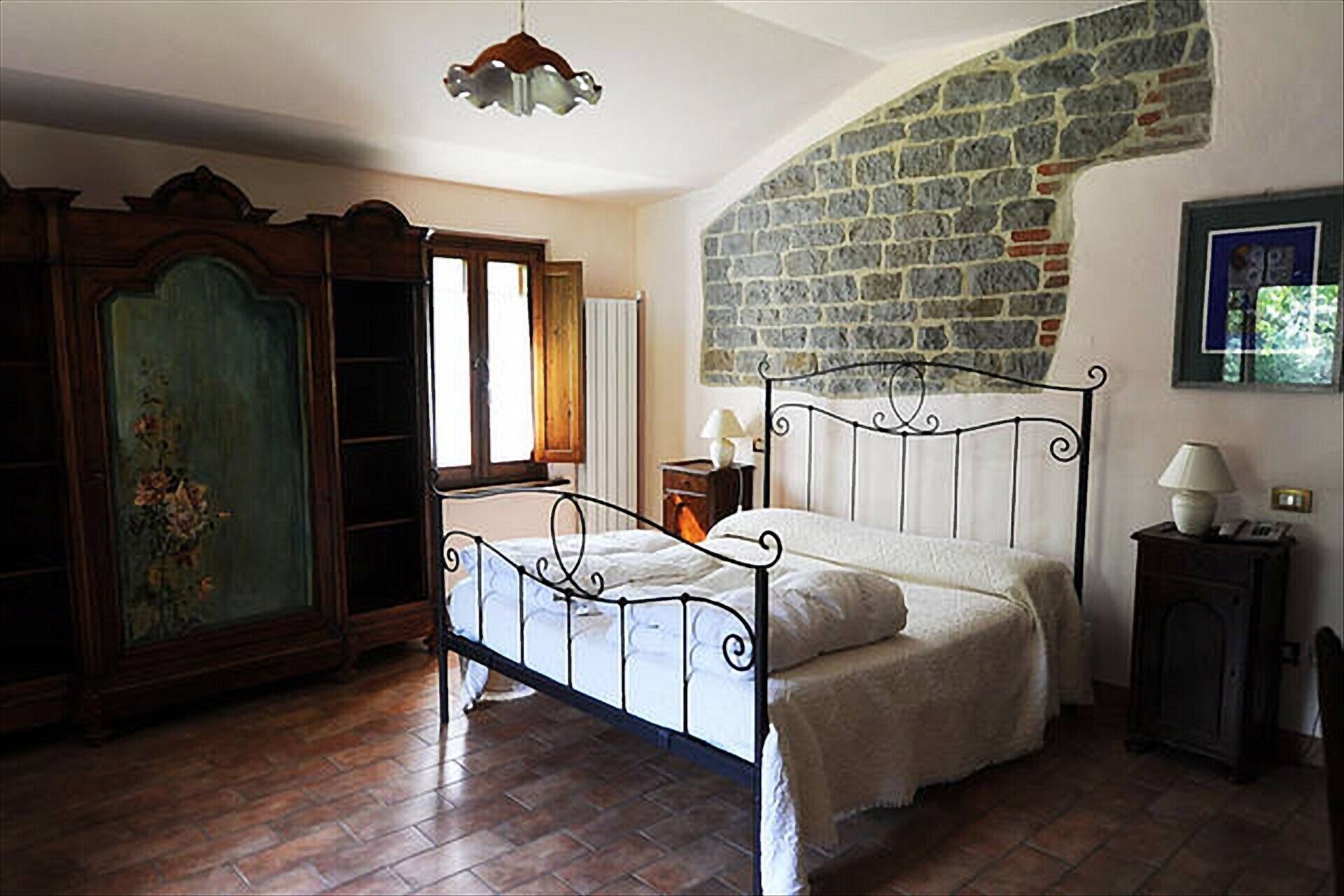 Located on the border between Marche and Umbria halfway between Gubbio and Urbino