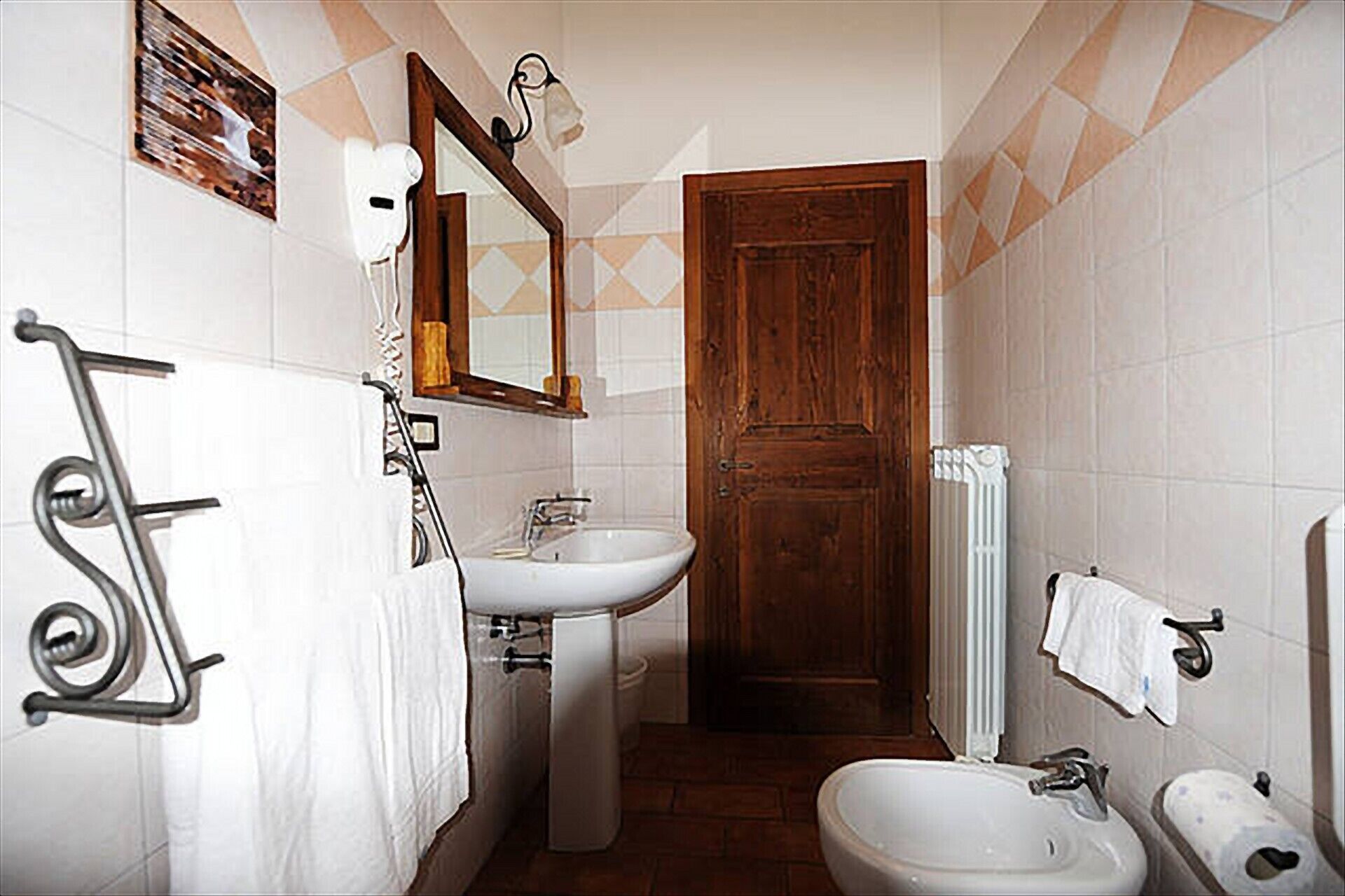 Located on the border between Marche and Umbria halfway between Gubbio and Urbino