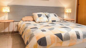 2 chambres, fer et planche à repasser, Wi-Fi gratuit, draps fournis