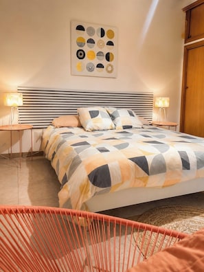 2 chambres, fer et planche à repasser, Wi-Fi gratuit, draps fournis