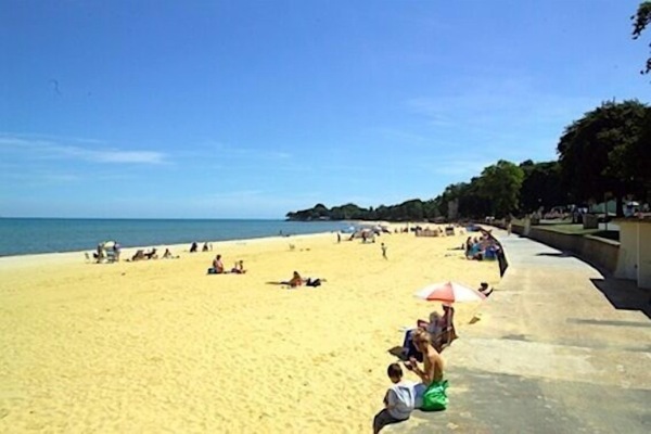 In StrandnĂ€he, LiegestĂŒhle