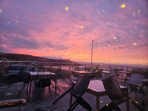 Bude, Spectacular Sea Views, Spacious 3 Bed Apartment Close to Town & Beach