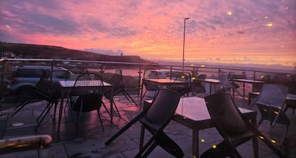 Bude, Spectacular Sea Views, Spacious 3 Bed Apartment Close to Town & Beach