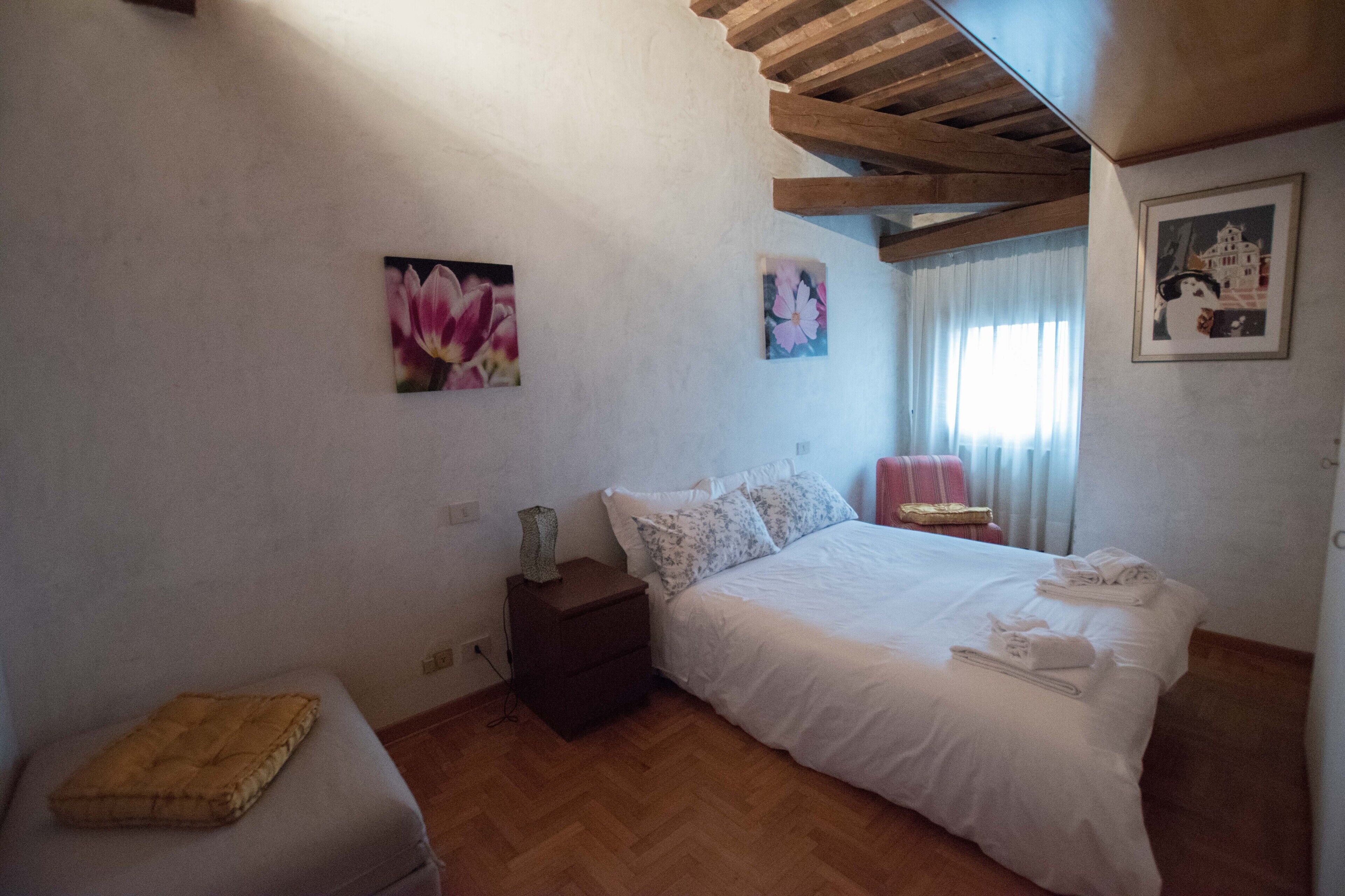 1 camera, ferro/asse da stiro, Wi-Fi, lenzuola