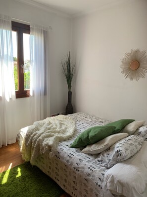 3 makuuhuonetta, silitysrauta/-lauta, vauvan matkasÀnky, ilmainen Wi-Fi
