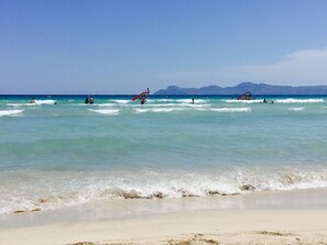 Beach nearby, sun-loungers, beach towels