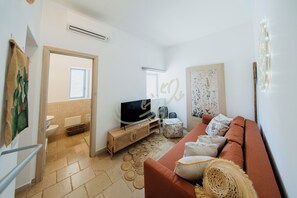 TV - TD Casa Fusella with Panoramic Pool and sea view (Polignano a Mare)