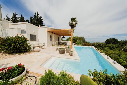 TD Casa Fusella with Panoramic Pool and sea view