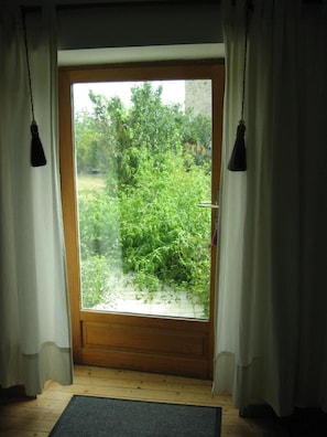 Individually decorated, individually furnished, blackout drapes - Le Moulin Géant (Rochefort-sur-Loire)