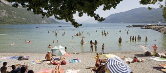 Charmante maison en pierre avec sauna, piscine, près du Grand Colombier et des lacs