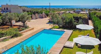 DERNIĂRE MINUTE 24 AU 31/8 - Trullo Elios -Maldives du Salento avec piscine et jacuzzi