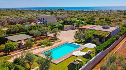 LAST MINUTE 24 BIS 31 / 8- Trullo Elios -Malediven von Salento mit Schwimmbad und Jacuzzi
