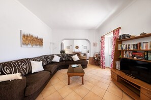 TV, fireplace - Villa Bia OCV - Private Pool (Albufeira)