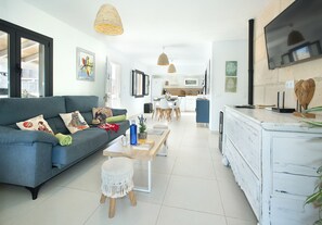 TV, fireplace, DVD player, ping pong