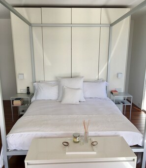3 bedrooms, desk, iron/ironing board, free WiFi - Spectacular Panoramic Views of Cap Ferrat & Beaulieu. (Villefranche-Sur-Mer)