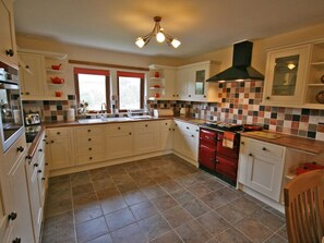 雪櫃、微波爐、焗爐、爐具