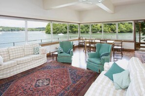 Smart-TV, Kamin, DVD-Player, Tischtennisplatte