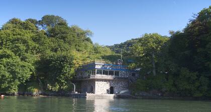 Vipers Quay - a secluded waterfront property with wonderful views of the Dart