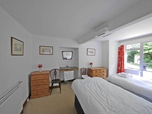 5 Schlafzimmer, Bügeleisen/Bügelbrett, kostenloses WLAN, Bettwäsche