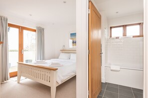 2 bedrooms, WiFi, bed sheets - Combermere Cottage, Bude, glimpses of canal & Sea (Bude)