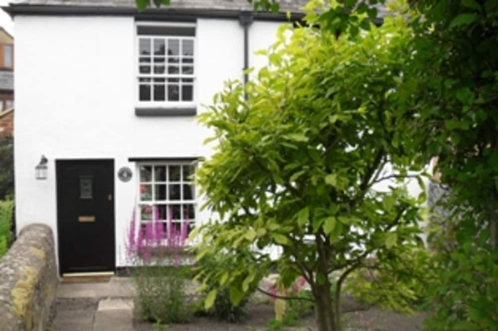 Character Cottage in a Quiet Village Location