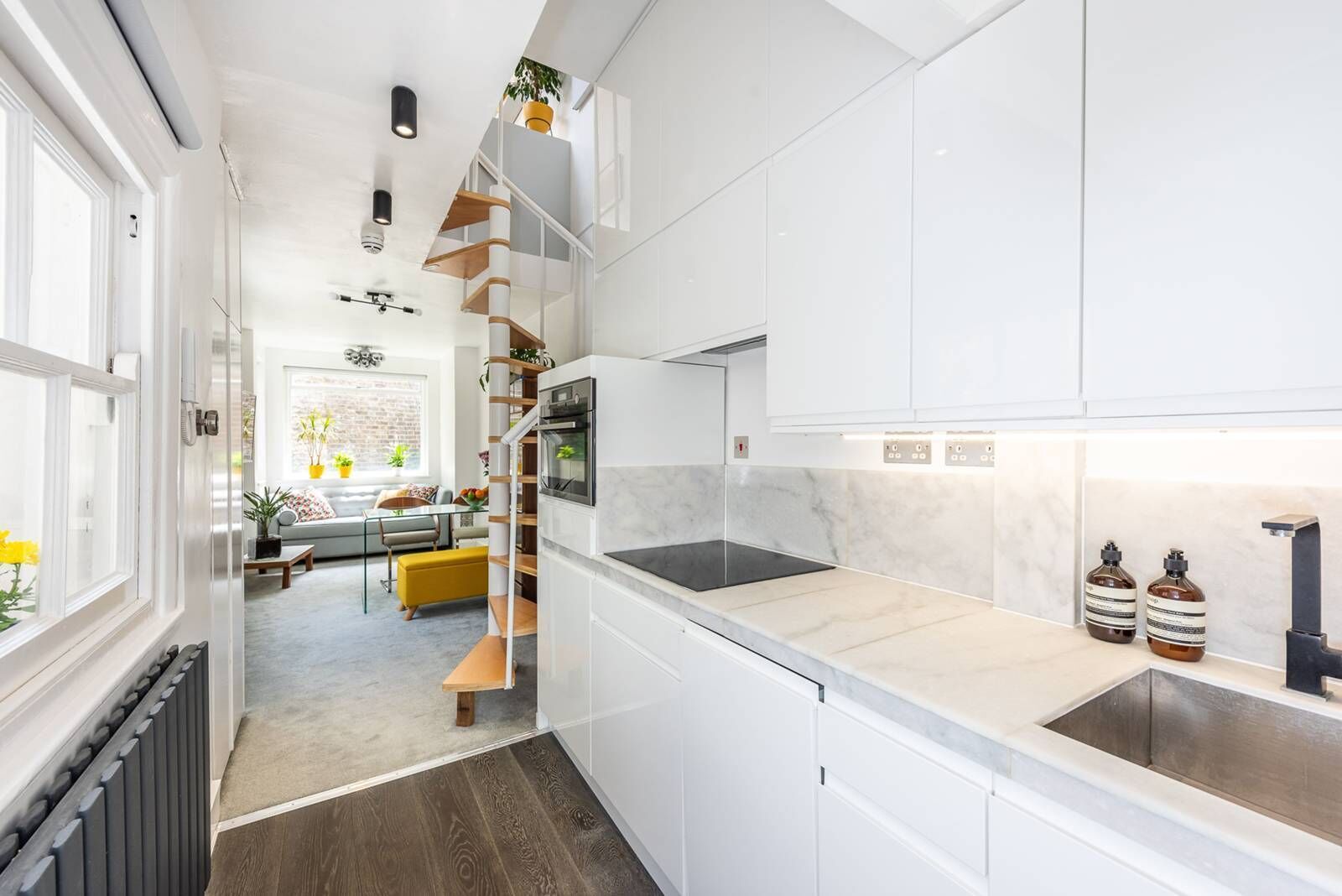 Bright, brand new & modern flat in Central London