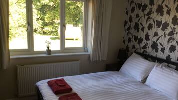 2 chambres, fer et planche Ă repasser, Wi-Fi, draps fournis